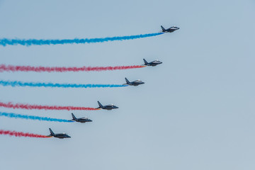Démonstration des 9 alphajets de la patrouille de France