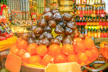 Kandierte Früchte in einem Laden mit Süßigkeiten