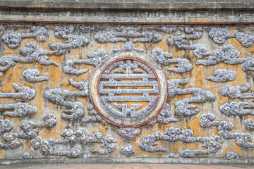 Hue, Vietnam »; August 2017: Beautiful drawings on the walls of the castle of Hue