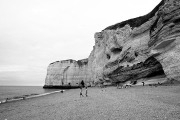 Fototapeta na wymiar Beach of Etretat in France in Black and White
