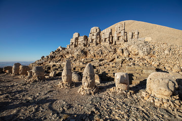 Fototapeta premium Statues on top of the Nemrut Mountain, in Adiyaman, Turkey