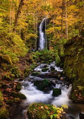 青森県奥入瀬渓流　雲井の滝と紅葉の景色