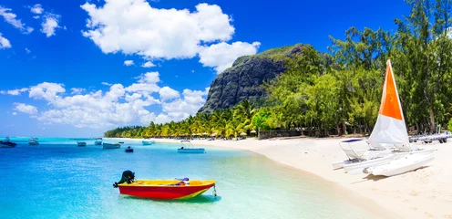 Deurstickers Le Morne, Mauritius Watersportactiviteiten op het prachtige eiland Mauritius