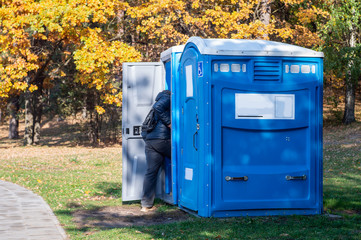 Portable toilet for the disabled