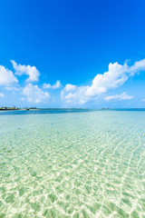 Fototapeta na wymiar 佐和田の浜　宮古島の海　Beautiful beach in Miyakojima Island, Okinawa.
