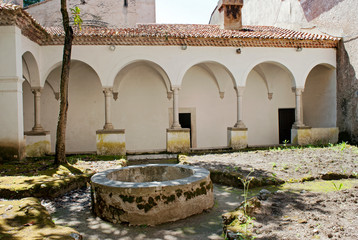 Ancient courtyard with a well inside the charterhouse of Padula, Salerno, Italy © Tony