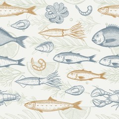 Naklejka premium Seafood restaurant seamless pattern. Fish, seashell, leaf, shrimp. Engraved vintage sea set. Vector illustration