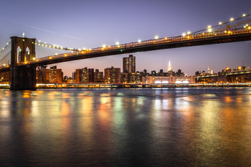 Fototapeta na wymiar brooklyn bridge and manhattan at night