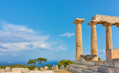 Fototapeta premium Temple of Aphaea in Aegina Island and sea
