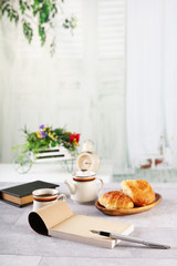 美味しそうなパンとコーヒー