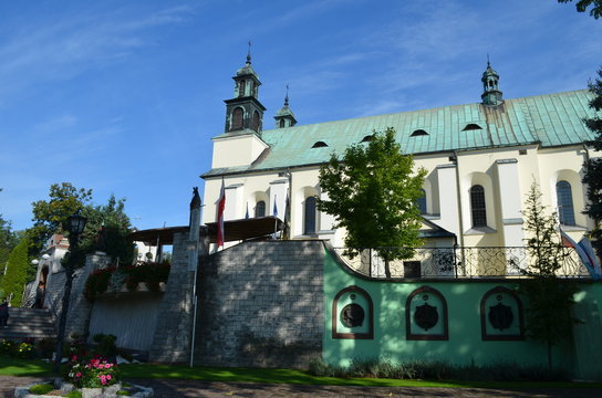 Sanktuarium Matki Bożej Leśniowskiej w Leśniowie, Polska