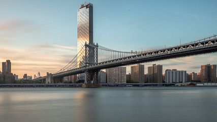 Obraz premium manhattan bridge over the river