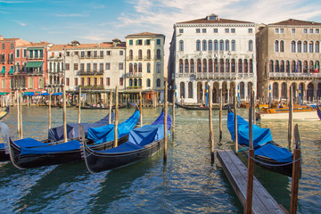 Fototapeta na wymiar Beautiful view of the Venetian canals in Venice, Italy