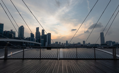 Obraz premium Atardecer en la bahia de Marina bay sands en singapur