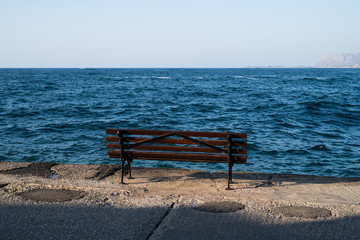 Fototapeta na wymiar bench by the ocean 