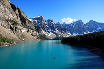 Fototapeta na wymiar Moraine Lake in Banff National Park