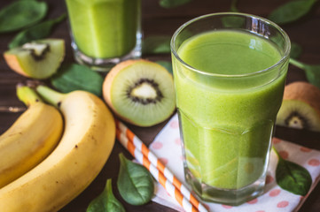 green smoothie from spinach, banana and kiwi