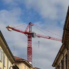 Cantiere edile - gru e ponteggio