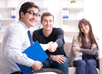 Family visiting psychologist for family problem