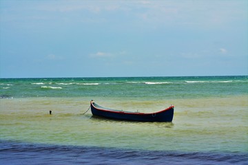 Fototapeta na wymiar an empty boat floating on the water