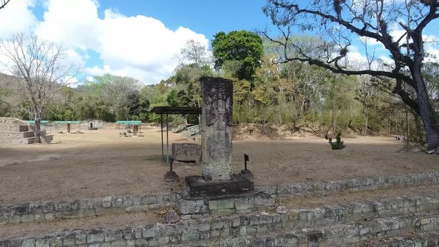 Ruinas de la Ciudad Maya de Cop&aacute;n en Honduras. Toma a&eacute;rea de Estela antigua.