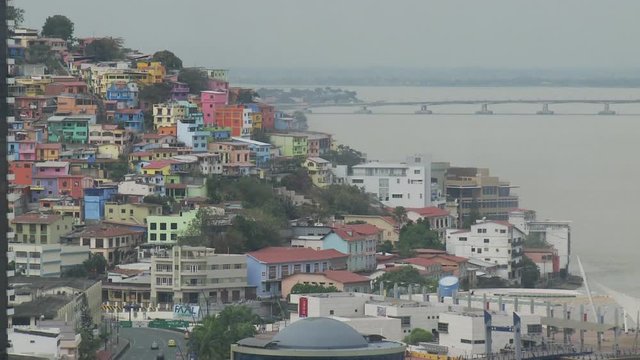 Cerro santa Ana y r&iacute;o Guayas en Guayaquil Ecuador