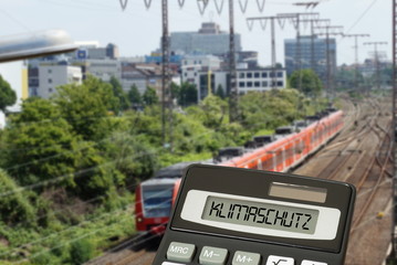 Ein Zug, Taschenrechner und das Klimaschutz