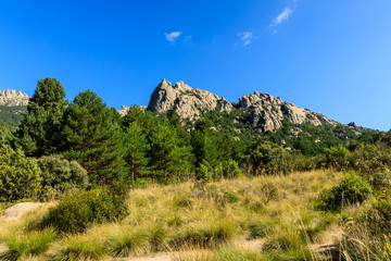 Fototapeta na wymiar Views of the Pedriza mountain, in Madrid, Spain, an area that is mostly made up of granite rocks