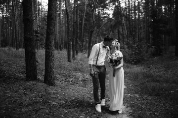 Fototapeta premium Beautiful wedding couple in a forest