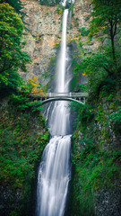 Fototapeta premium Stunning Oregon Waterfall With Bridge in Columbia River Gorge