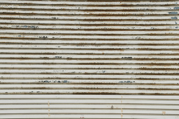 古いシャッター扉