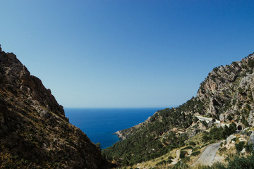 Fototapeta na wymiar beautiful view from the peaks of the rocky Mallorca to the sea