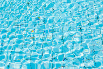Naklejka premium Water surface in blue swimming pool