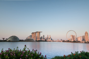 Fototapeta premium Singapore skyline at the Marina during twilight.