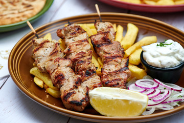 Gyros Döner Teller mit Pommes