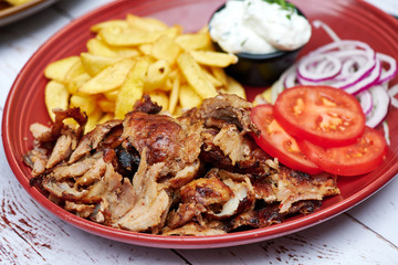 Gyros Döner Teller mit Pommes