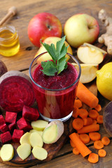 frullato di barbabietola rossa carote e mele