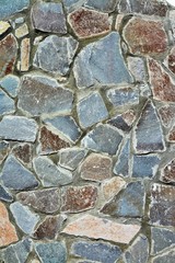 a wall of stone pieces