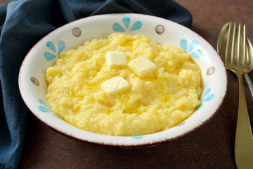 polenta tradizionale con formaggio e burro