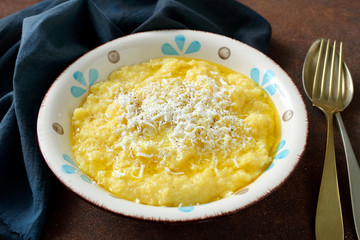 polenta tradizionale con formaggio e burro