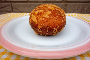 皿の上のカレーパン