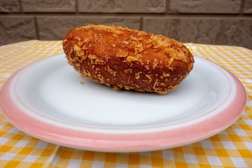 皿の上のカレーパン