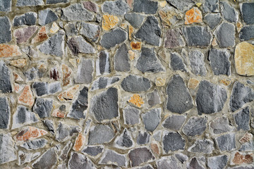 a wall of stone pieces