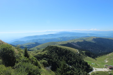 Fototapeta premium landscape with mountains and blue sky of Monte Grappa (landscape, mountain, sky, nature, mountains, green, hill, panorama, blue, view, tree, forest, beatiful, alberi, montagna ,cielo, natura, collina)