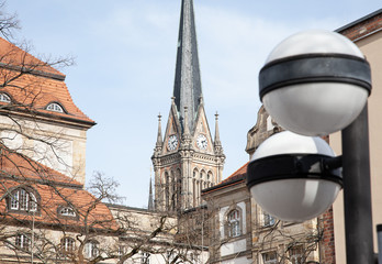 Chemnitz - Kulturhauptstadt 2025 Architektur Mix Petrikirche Rückseite der Oper und Kunstsammlungen