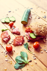 Salami Sandwich Gurke Tomaten Sesam