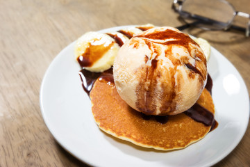 Ice cream with pancake