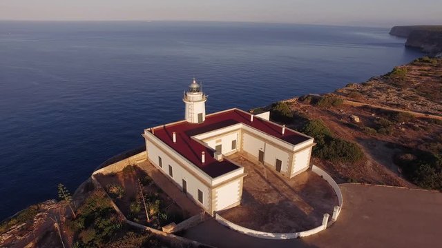 Leuchtturm an Klippe - Lighthouse at a cliff