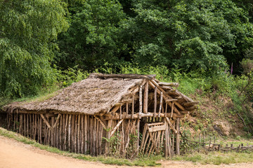 vieille maison en bois cabane médiévale