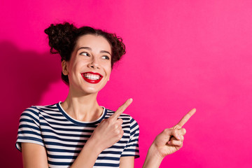 Photo of cheerful fascinating beautiful charming vintage youngster pointing at empty space smiling toothily isolated over vibrant fuchsia color background